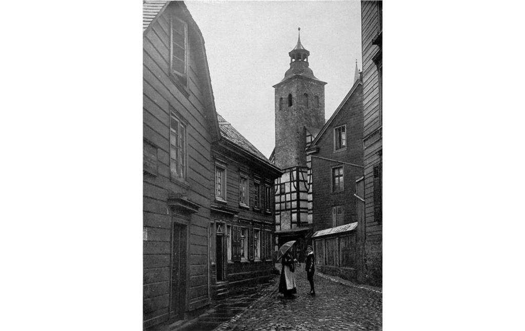 Historische Aufnahme des Ortskerns von Wichlinghausen mit der 1927 niedergebrannten Alten Wichlinghauser Kirche (undatiert, vor 1927).