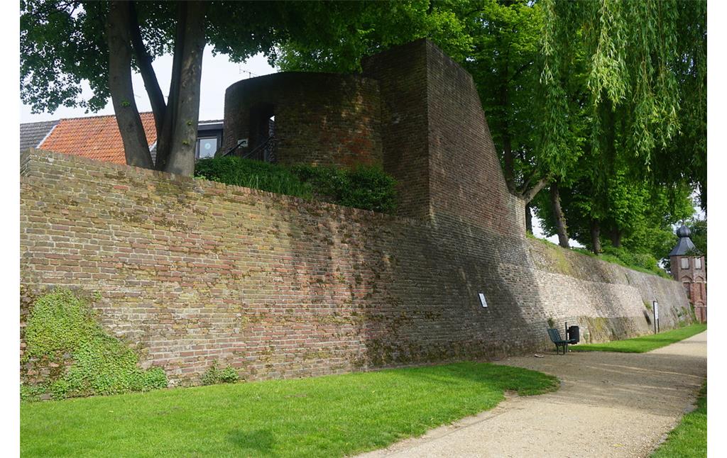 Reeser Stadtmauer an der Rheinfront, Weißer Turm (2019)