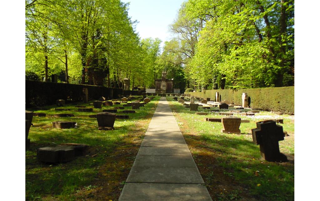 Gesamtansicht des Kriegsgräberfelds V1 auf dem Melatenfriedhof in Köln-Lindenthal (2020)