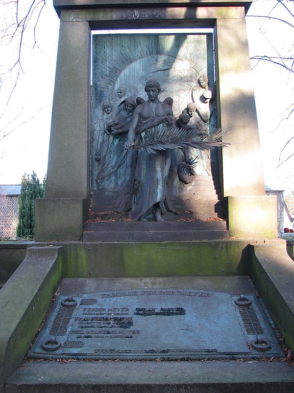 Grabmal "Die Trauer" auf dem jüdischen Friedhof an der Lütticher Straße in Aachen (2008).