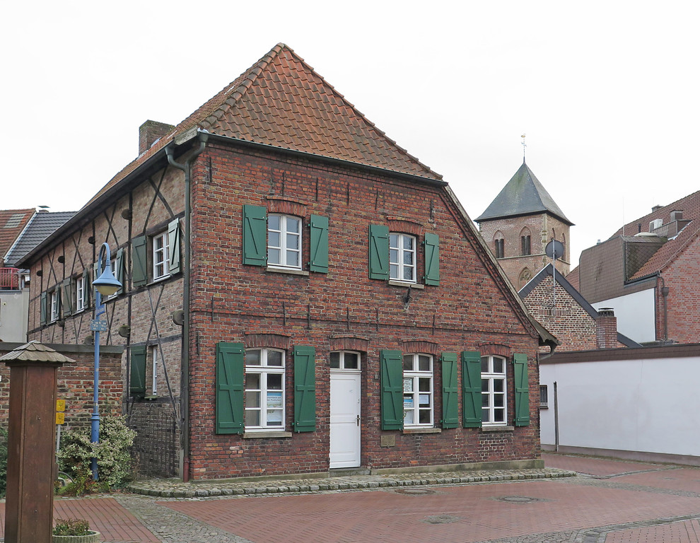 Heimatmuseum Schermbeck (2013). Das Fachwerkhaus aus dem Jahre 1566 wurde am 12. April 1984 als drittes Bauwerk in die gemeindliche Denkmalliste eingetragen.