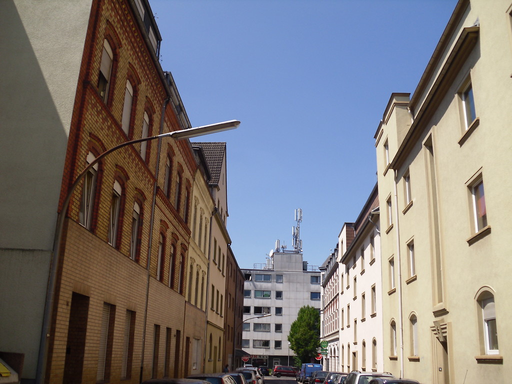 Häuserzeilen in der Amtsstraße in Köln-Vingst (2013)