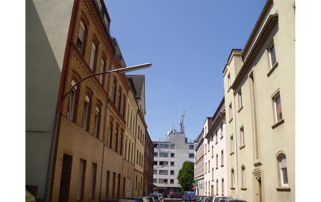 Häuserzeilen in der Amtsstraße in Köln-Vingst (2013)
