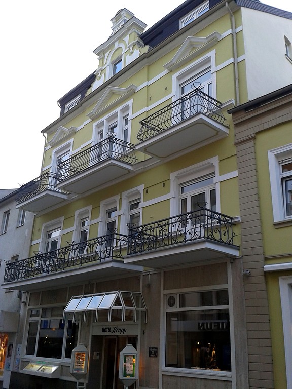 Frontansicht des Hotel Krupp in Bad Neuenahr (2016).