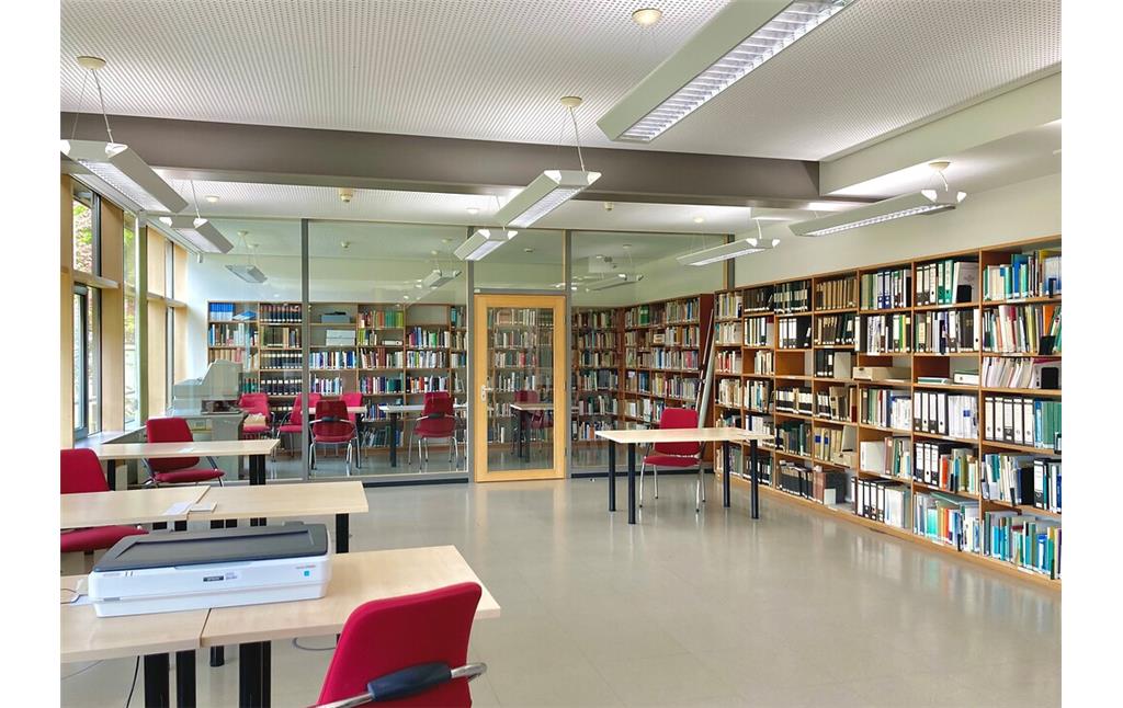Der Lesesaal für die Nutzer des Archivs des LVR (ALVR) in Pulheim-Brauweiler (2021).