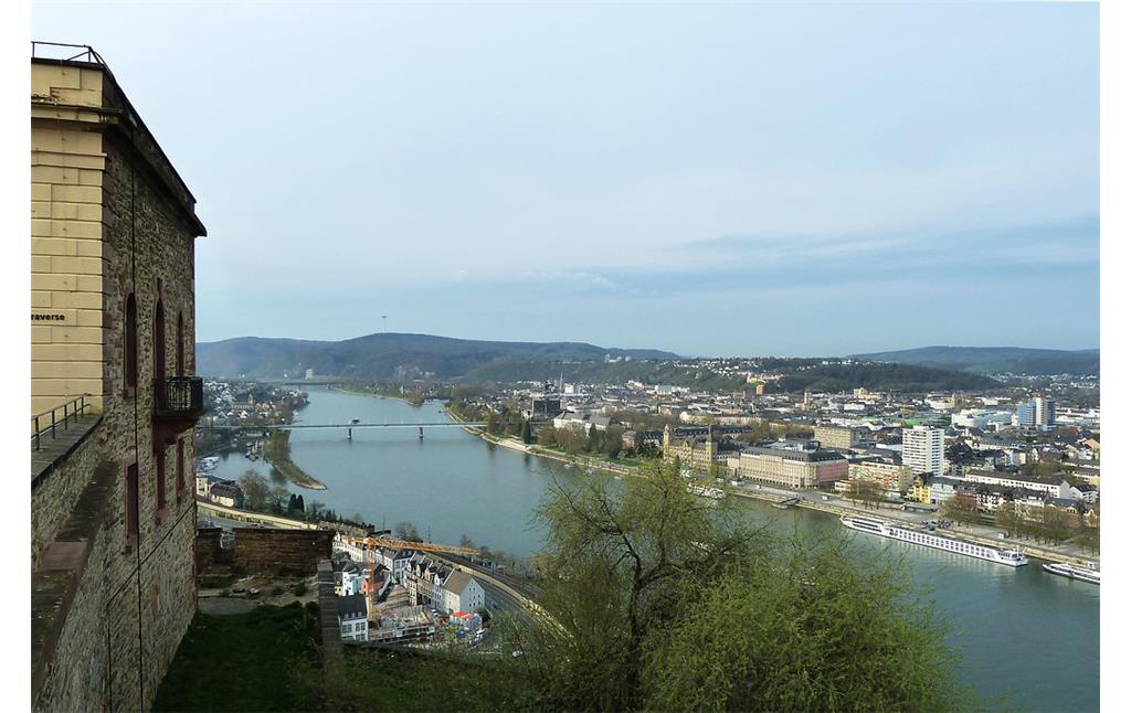 Festung Ehrenbreitstein, Blick auf den Rhein und die Stadt Koblenz Richtung Süden (2017)