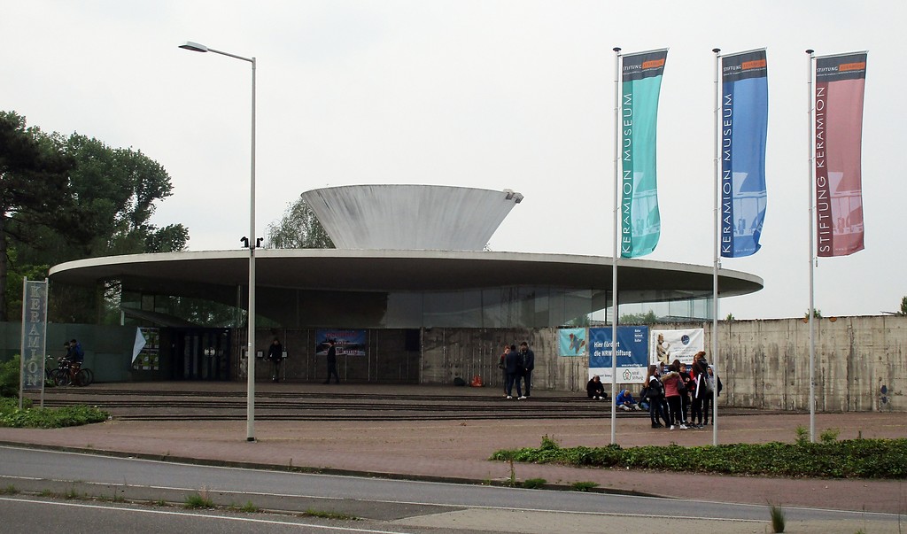 Der Eingangsbereich zum Museum Stiftung Keramion in Frechen (2019).