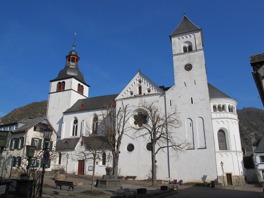 Blick auf die Stiftskirche St. Castor in Karden vom Lindenplatz aus (2010)