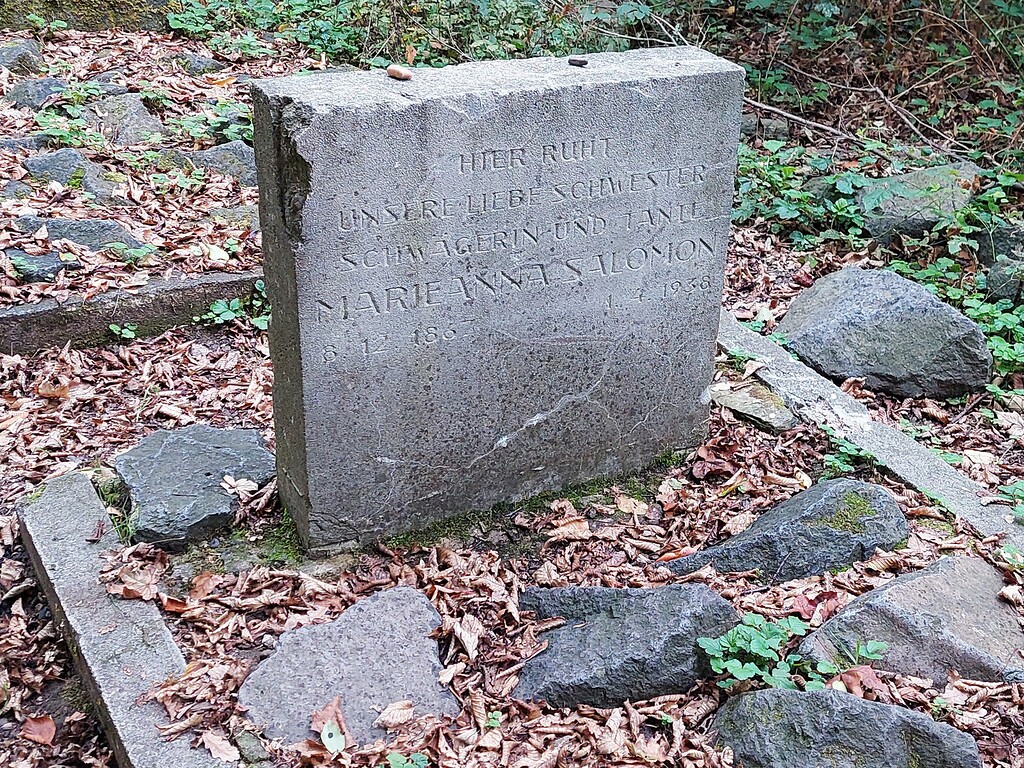 Grabstein auf dem Jüdischen Friedhof am Rosenhügel in Köln-Zündorf (2022): die Grabstätte der Marie Anna Salomon (1867-1938).