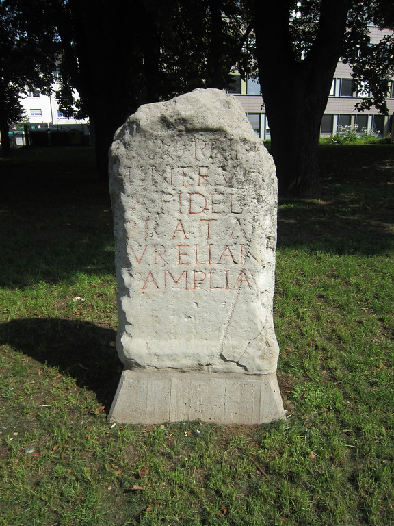 Bonn-Beuel, Steindenkmal der Legio I Minervia aus Sankt Augustin-Niedermenden (2017)