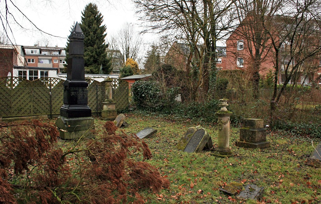 Das Gräberfeld auf dem jüdischen Friedhof Hardter Straße in Mönchengladbach-Rheindahlen (2015).