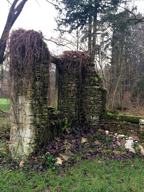 Ruine der Eisenschneide der ehemaligen Eisenhütte Abentheuer (2015)