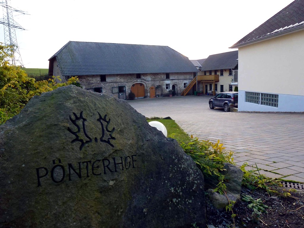 Pönterhof in Andernach-Kell (2014), Haupteinfahrt.