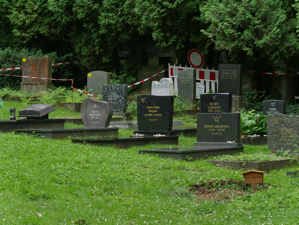 Neuerer Bereich des jüdischen Friedhofs am Schafsberg in Limburg (2017)