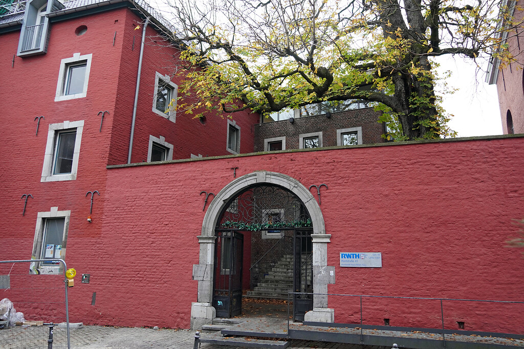 Das sogenannte "Rote Haus" bzw. "Alexander von Humboldt Haus" im Stadtbezirk Aachen-Mitte, Klubhaus für internationale Studierende (2021).