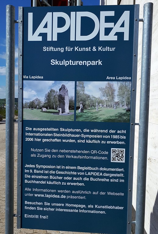 Informationstafel zum Skulpturenpark LAPIDEA im Grubenfeld nördlich von Mayen (2019)