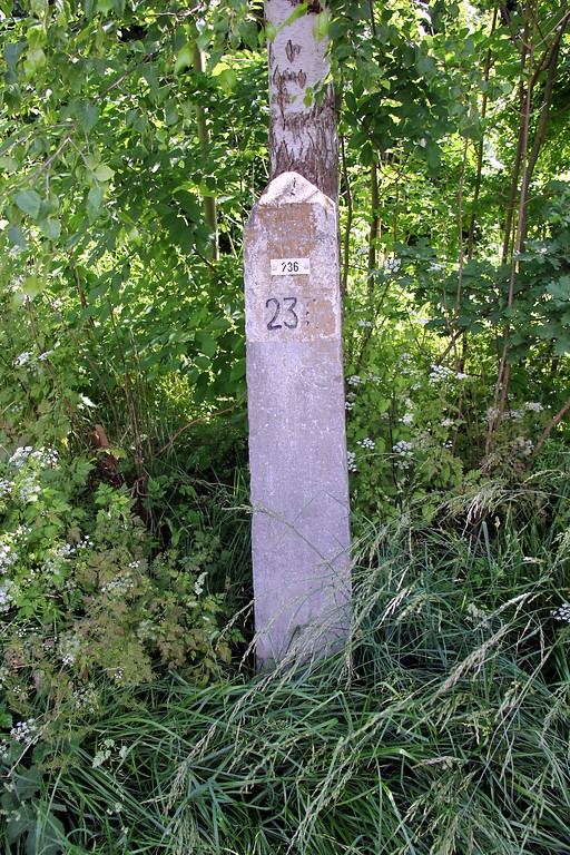 Niederländischer Grenzstein 236 der deutsch-niederländischen Grenze zwischen Kerkrade und Herzogenrath (2016)