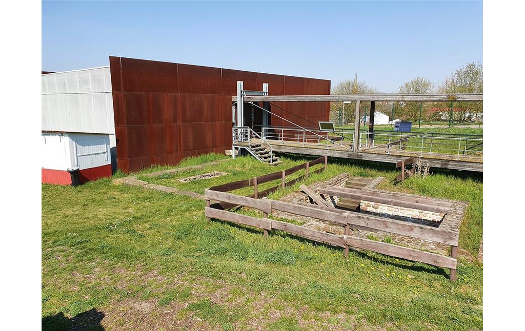 Das Dokumentationszentrum im Römperpark Vicus Eisenberg (Pfalz) von Südosten aus (2020)