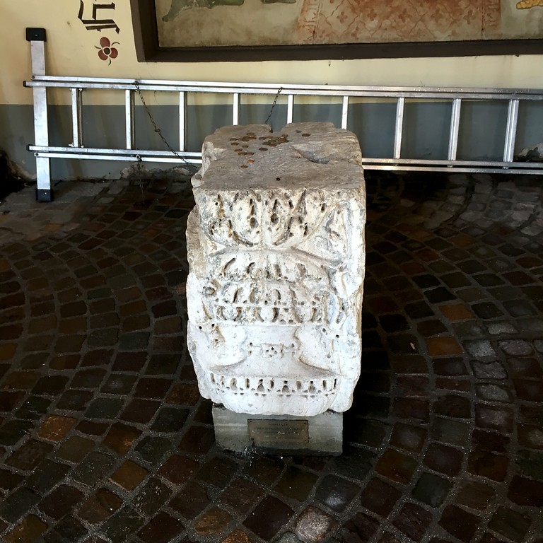 Eckpfeiler eines römischen Grabmals am Alten Rathaus in Oberlahnstein (2016)