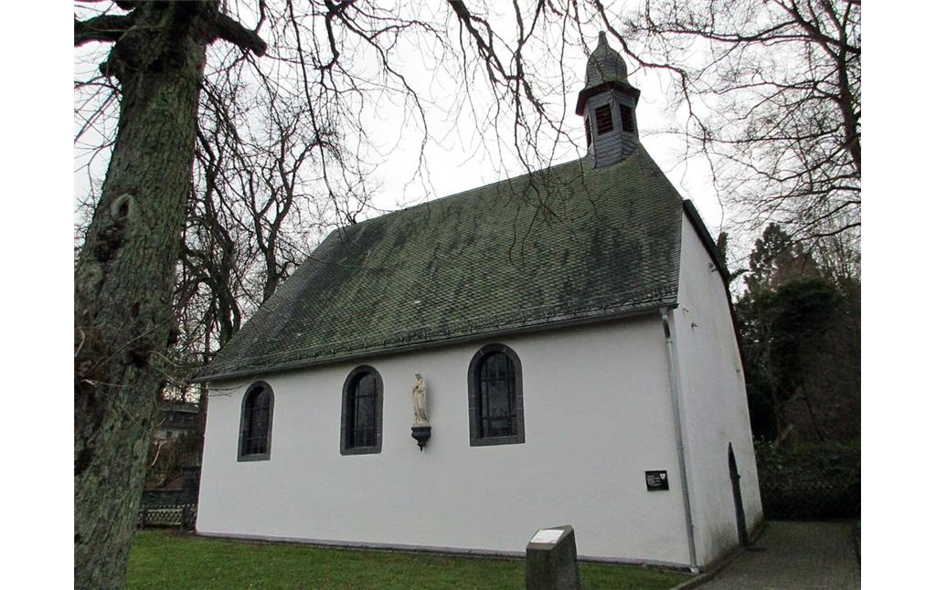 Die auch Wachtkapelle genannte Waldkapelle in Kaisersesch, Ostseite (2015).