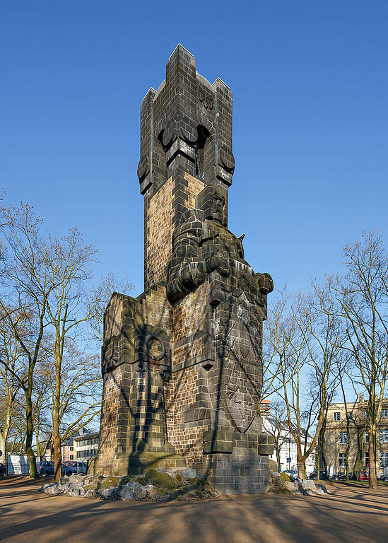 Der Bismarckturm am Gustav-Heinemann-Ufer, Ecke Bayenthalgürtel in Köln-Marienburg (2016).