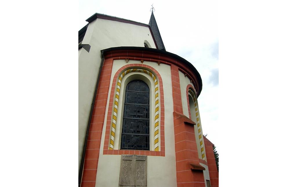 Ostchor der katholischen Pfarrkirche Sankt Walburga in Bornheim-Walberberg (2013)