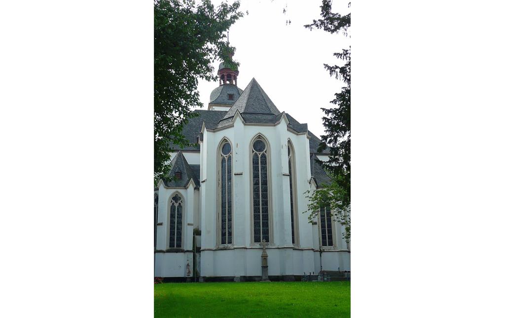 Die Rückansicht der Sankt Peter Kirche in Vilich von der Adelheidisstraße aus (2014)