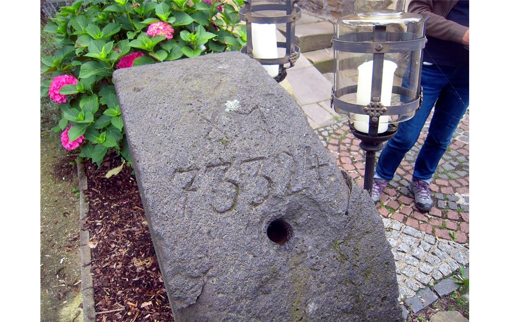 Basalt-Stein an der ehemaligen Roten Mühle in Essen-Heisningen (2016)