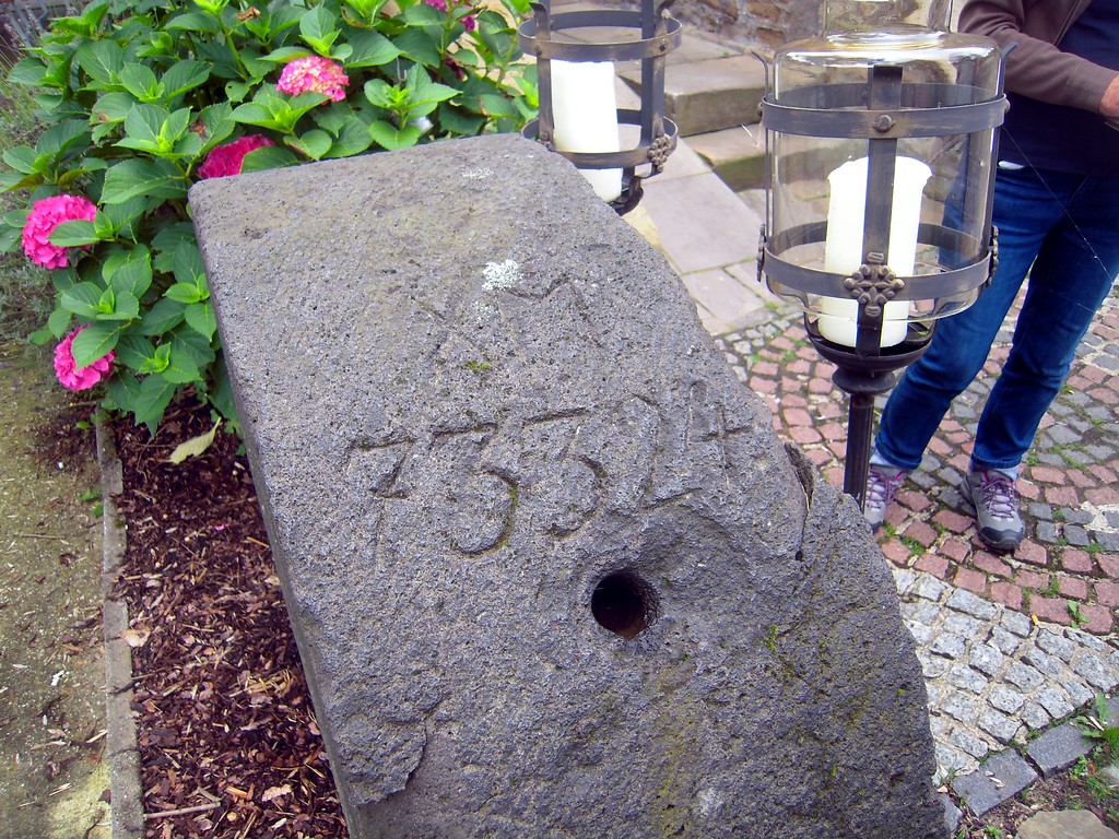 Basalt-Stein an der ehemaligen Roten Mühle in Essen-Heisningen (2016)