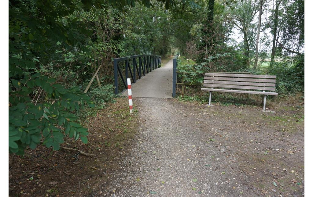 Goch-Hommersum / Gennep, Grenze Deutschland / Niederland (2018). Nachbau der Brücke der Boxteler Bahn über die Kendel, heute Radweg.