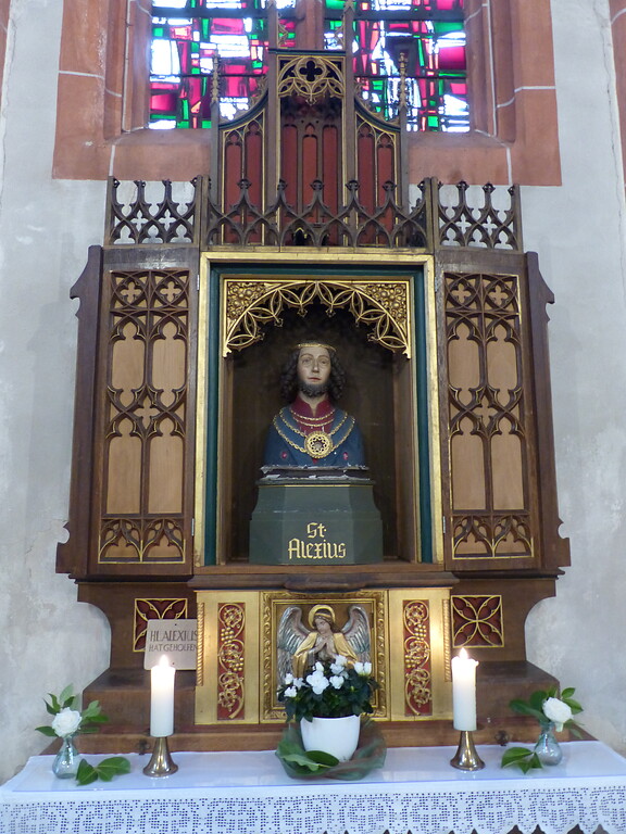 Altaraufsatz mit der Büste des Heiligen Alexius (Holzarbeit Ende 15. Jahrhundert) in der Marienkapelle in der Kirche Maria Geburt in Berglicht (2022)