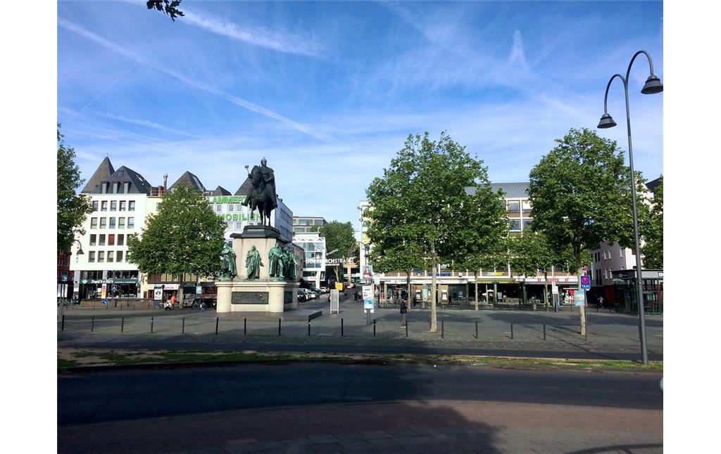 Heumarkt in Köln (2019), links das Denkmal für den preußischen König Friedrich Wilhelm III.