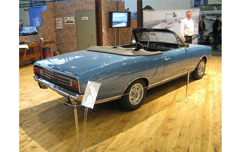 Opel Commodore A GS Cabrio-Umbau, gefertigt um 1968-1972 durch die "Karl Deutsch Karossereriewerke GmbH" in Köln-Braunsfeld (Aufnahme 2011).