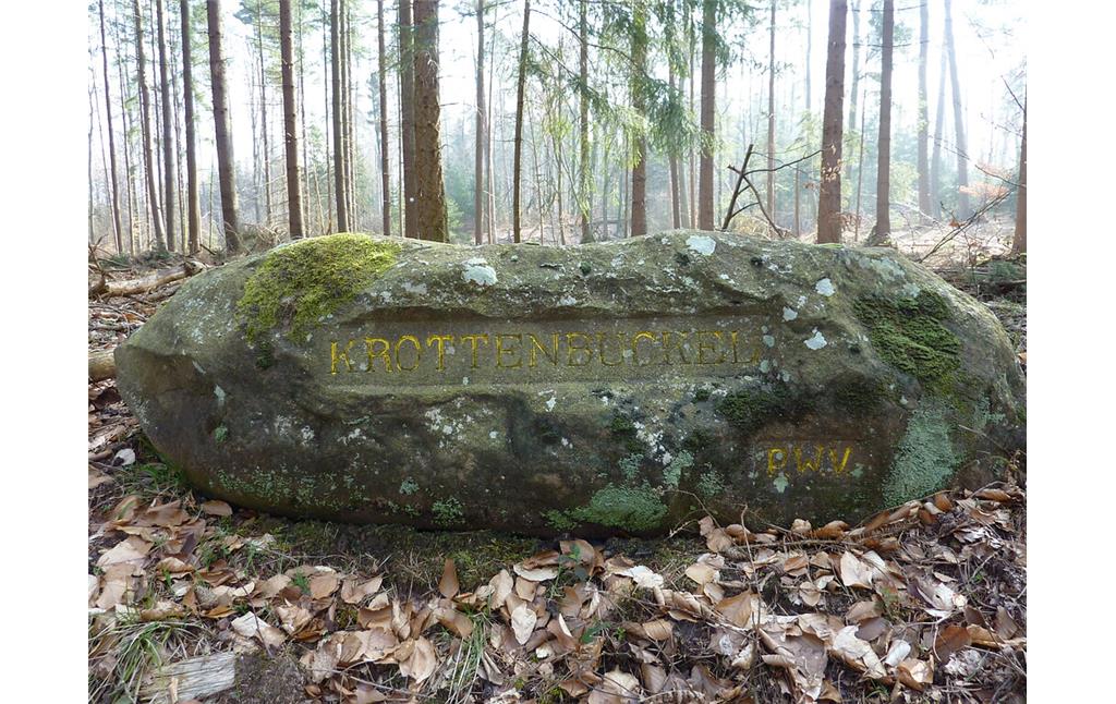 Ritterstein Nr. 128 "Krottenbuckel" südöstlich von Waldleiningen (2014)