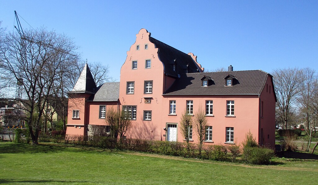 Das Herrenhaus der spätmittelalterlichen Wasserburg Haus Broich in Troisdorf-Spich im Spätrenaissancestil (2020).