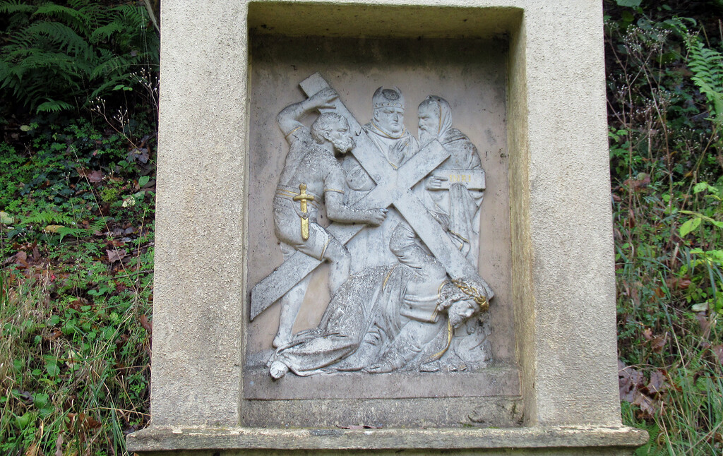 Detailansicht Kreuzwegstation IX "Jesus fällt zum drittenmal unter dem Kreuze" (2023)