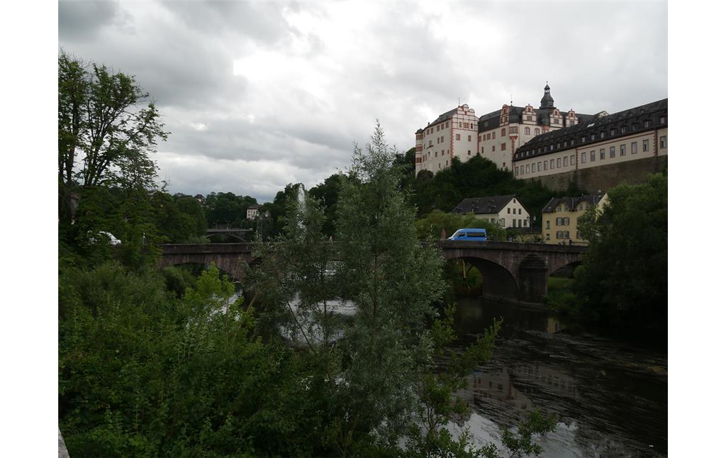 Blick von Norden auf die Steinerne Brücke in Weilburg (2017)