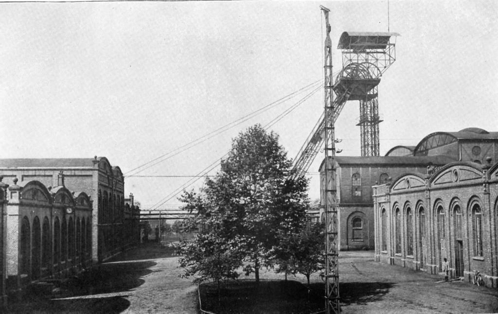 Zeche Zollverein 10 in Essen, historisches Foto des Zechenplatzes