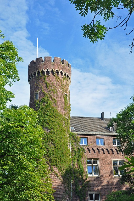 Südliche Ansicht des Südturms der historischen Wasserburganlage in Kempen am Niederrhein (2017).
