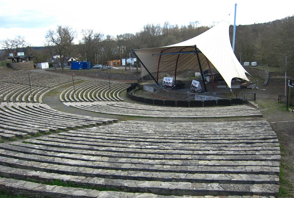 Das Rund der Freilichtbühne auf dem Loreleyplateau, eine Open-Air-Bühne in Form eines Amphitheaters (2015).