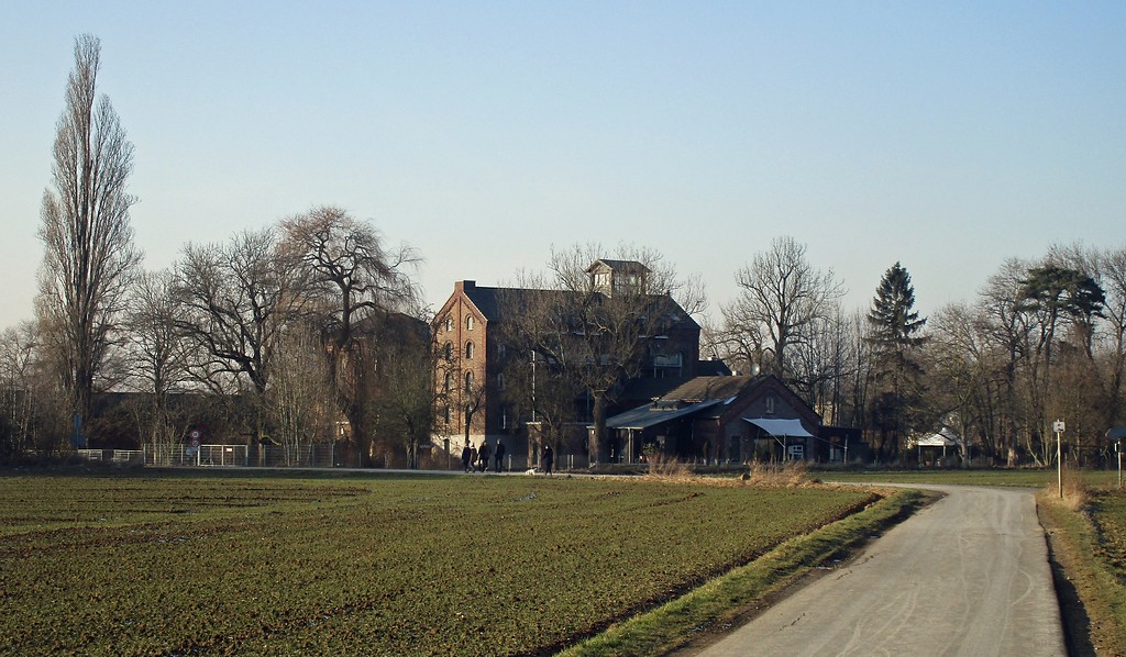 Blick von der Siegaue auf die Eschmarer Mühle in Troisdorf (2017)