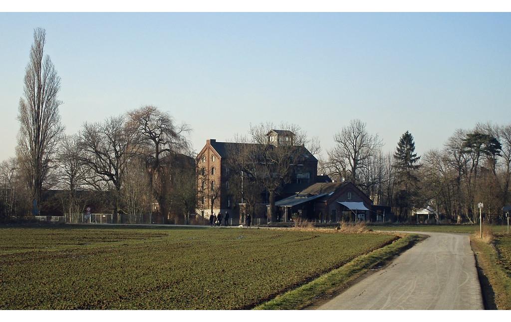 Blick von der Siegaue auf die Eschmarer Mühle in Troisdorf (2017)