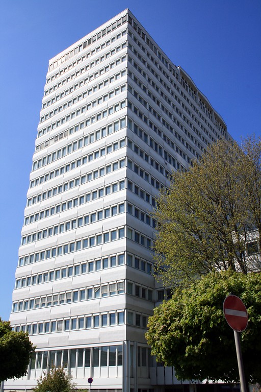 Blick auf das Hochhaus des Bonn-Centers von der Eduard-Pflüger-Straße aus (2015).