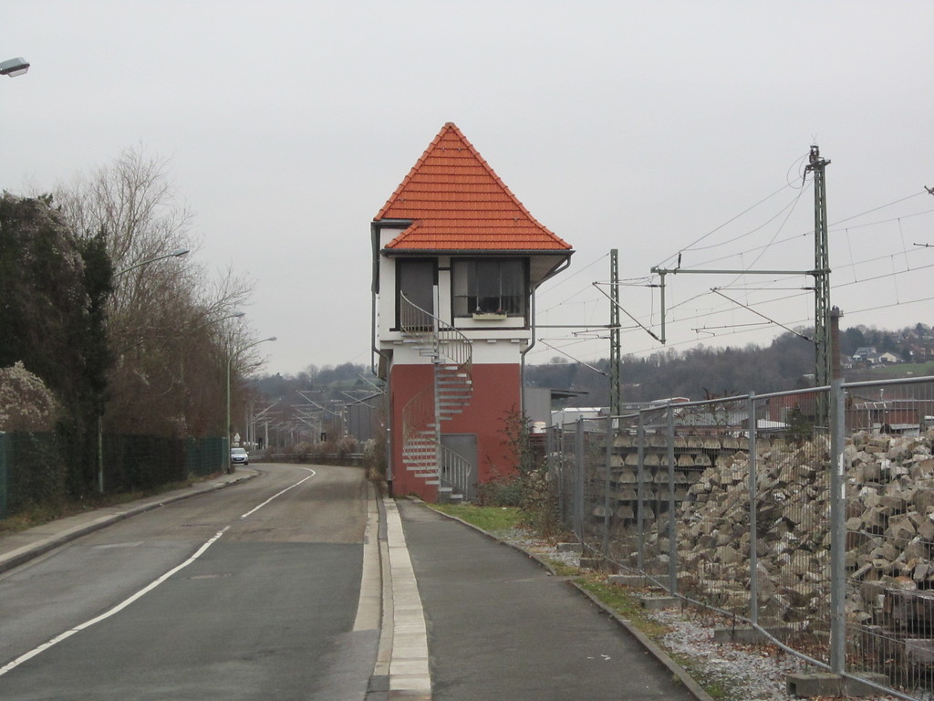 Essen-Kupferdreh, Ansicht des Stellwerksgebäudes Bahnhof Kupferdreh, Prinz-Friedrich-Straße (2016)