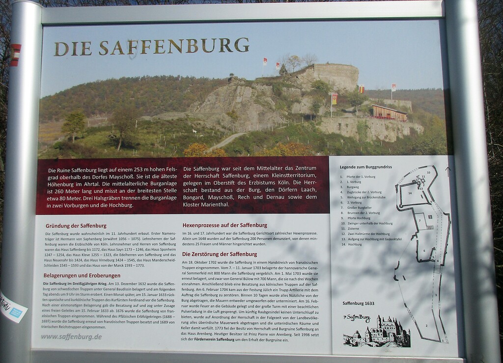 Informationstafel am Zugang zur Burgruine Saffenburg bei Mayschoß (2021).