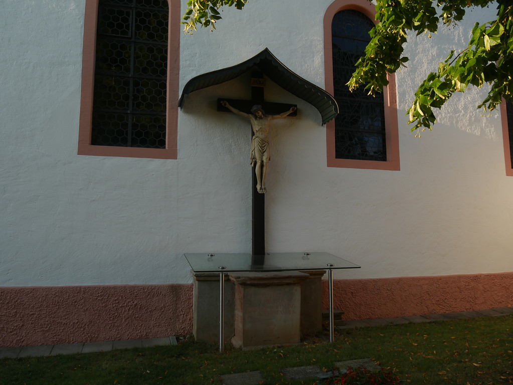 Holzkreuz der Pastorgedenkstätte in Dörrebach (2016)
