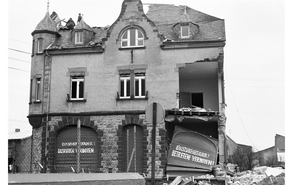 Schaden an der südlichen Fassade des Hauses Pickel durch Setzungsrisse (1968)