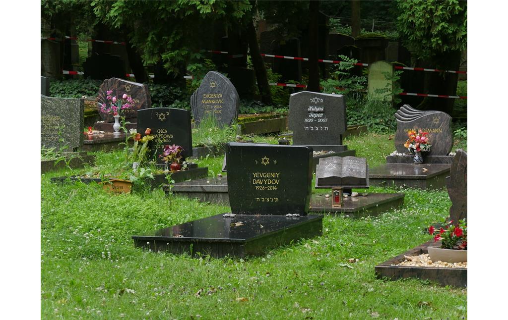Neuere Grabsteine auf dem jüdischen Friedhof am Schafsberg in Limburg (2017)