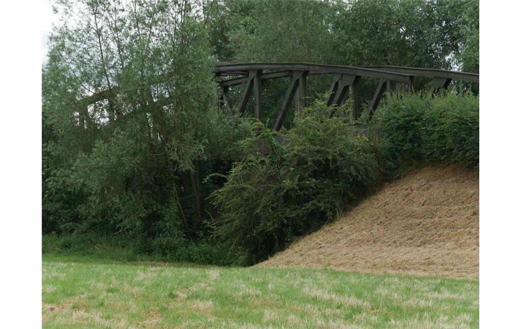 Ostansicht des ersten Bogens der Eisenbahnbrücke bei Limburg-Staffel (2017)