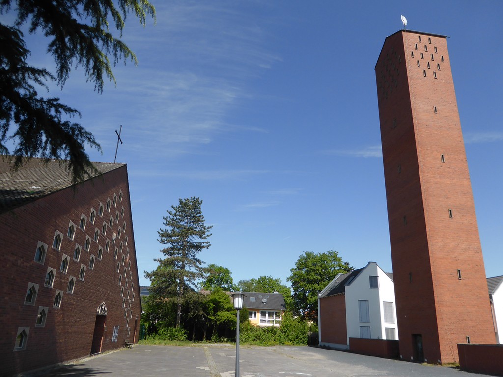 Katholische Kirche Heilig Kreuz in Hochkreuz im Süden von Bonn (2016)